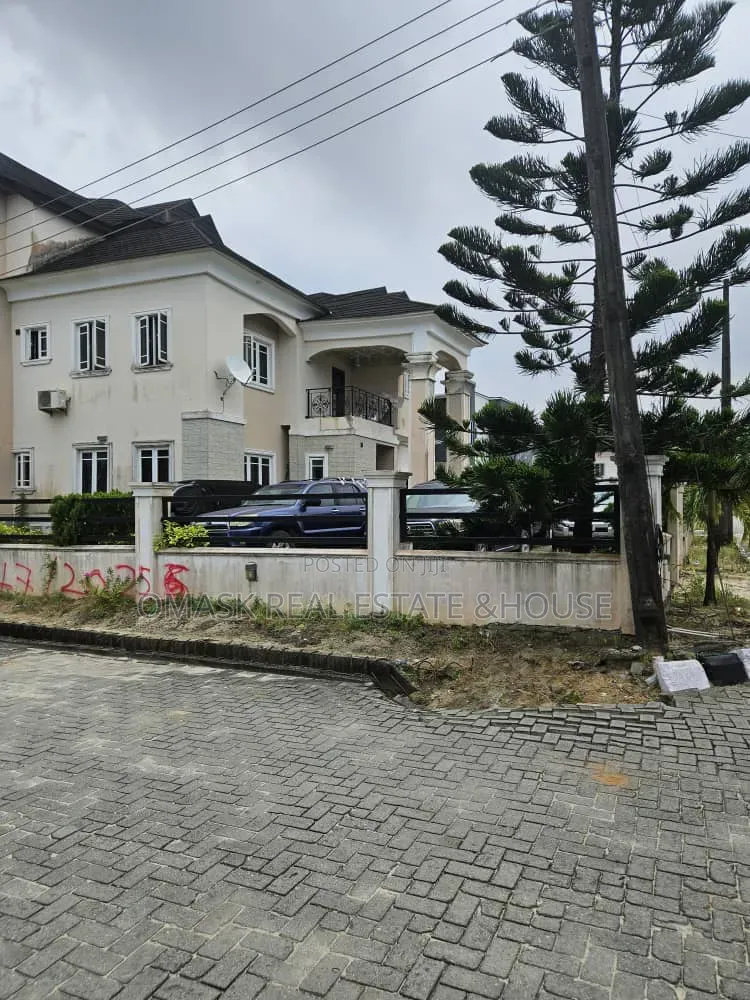 6bdrm Duplex in Sangotedo for sale