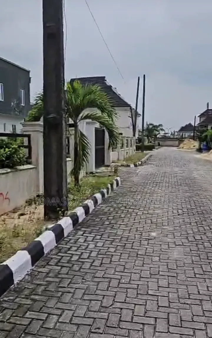 6bdrm Duplex in Sangotedo for sale