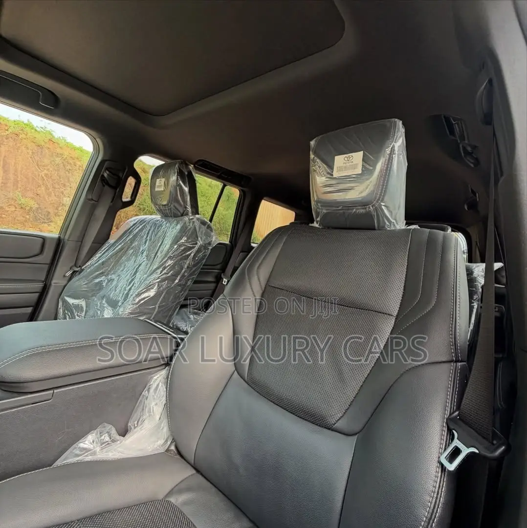 Toyota Land Cruiser Prado 2.4 Petrol 2025 White