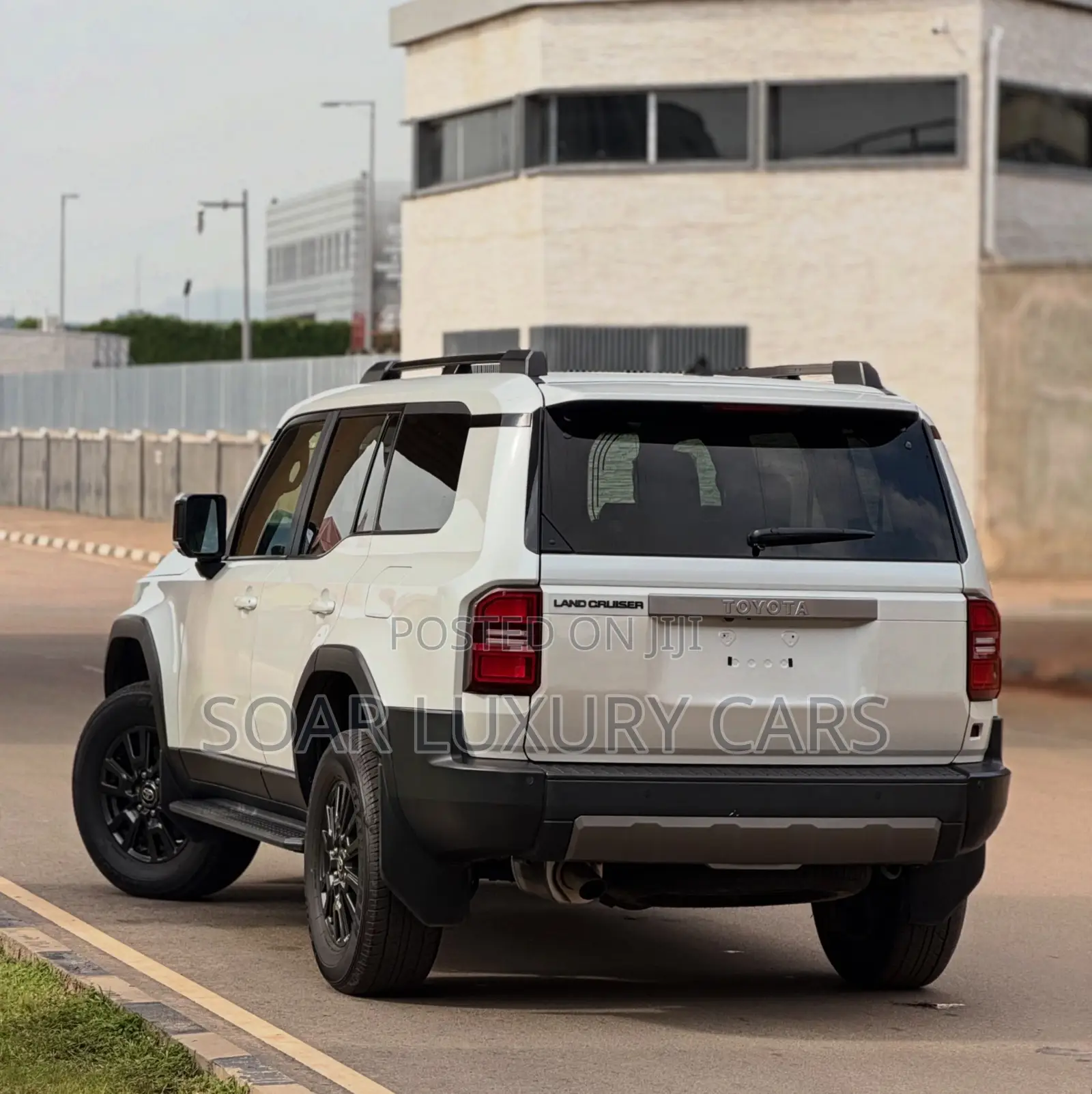 Toyota Land Cruiser Prado 2.4 Petrol 2025 White
