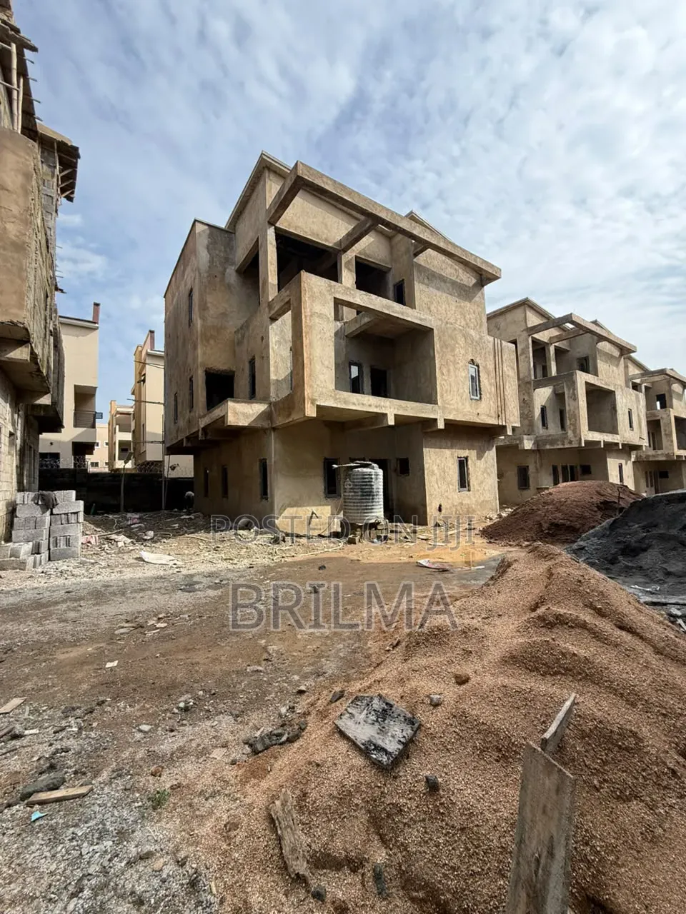 4bdrm Duplex in Life Camp for sale