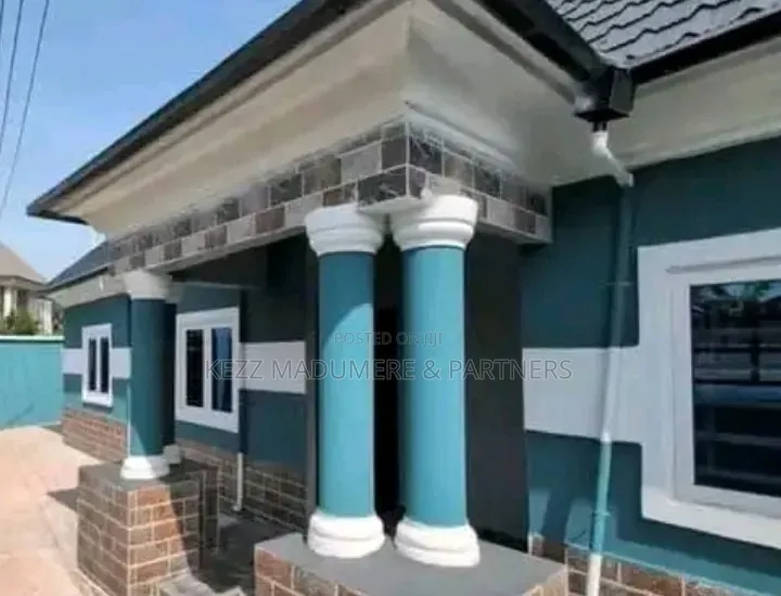 4bdrm Bungalow in Stadium Road Uyo, New Layout for sale