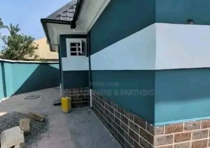 4bdrm Bungalow in Stadium Road Uyo, New Layout for sale
