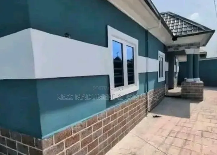 4bdrm Bungalow in Stadium Road Uyo, New Layout for sale