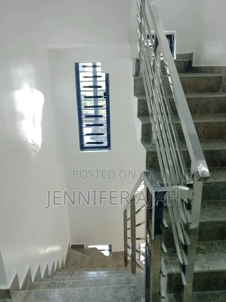 5bdrm Duplex in Mimi Estate In for sale