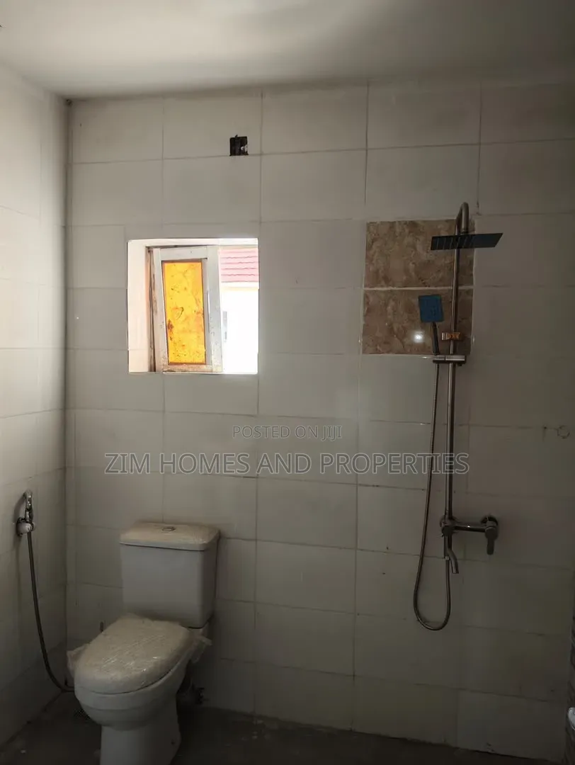 3bdrm Duplex in Zim Homes And, Idu Industrial for sale