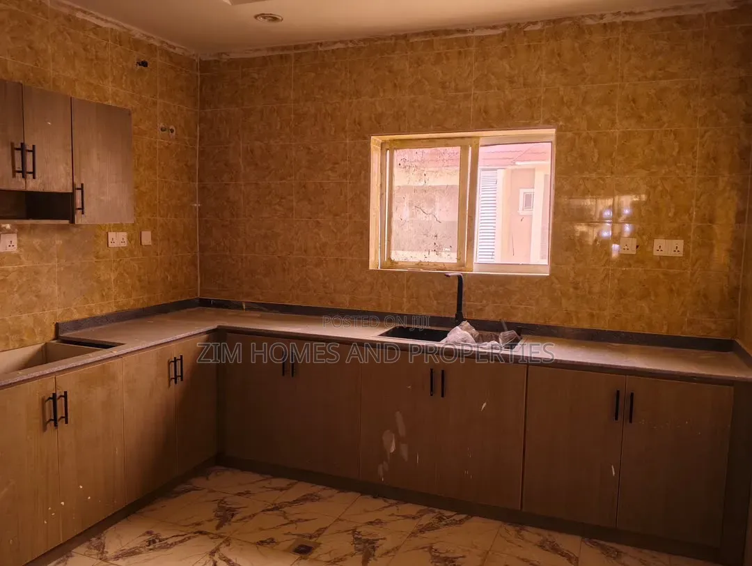 3bdrm Duplex in Zim Homes And, Idu Industrial for sale