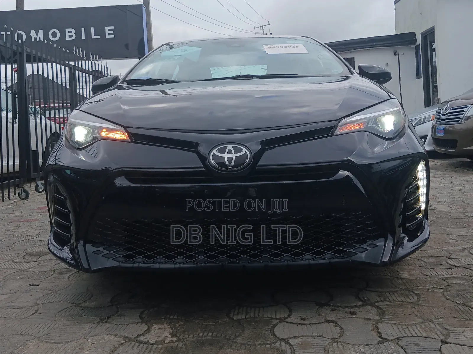 Toyota Corolla LE (1.8L 4cyl 2A) 2018 Black