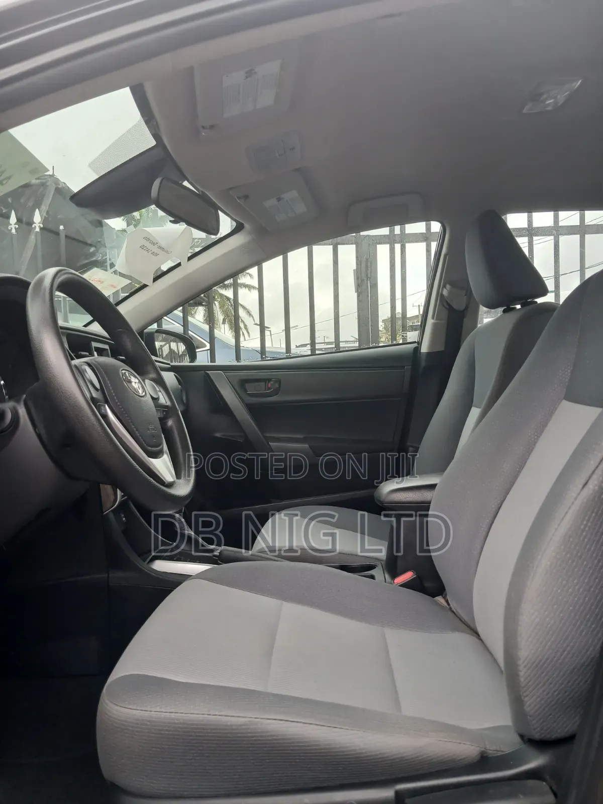 Toyota Corolla LE (1.8L 4cyl 2A) 2018 Black