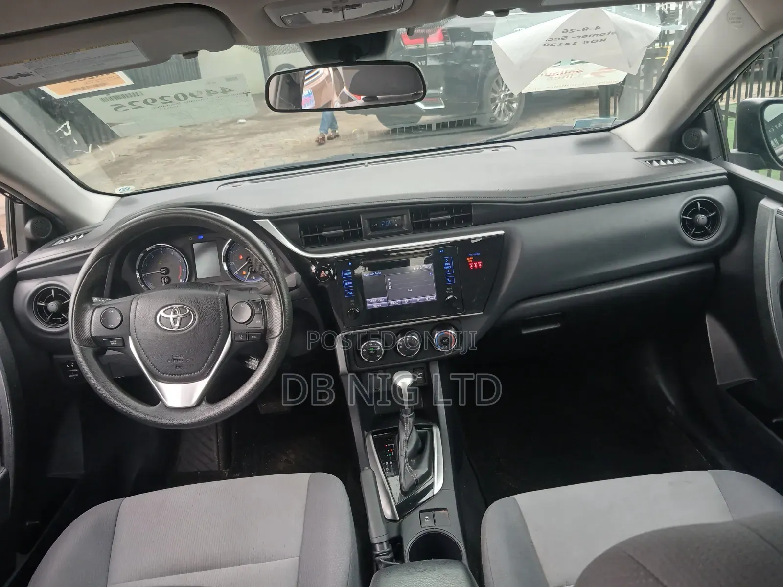 Toyota Corolla LE (1.8L 4cyl 2A) 2018 Black