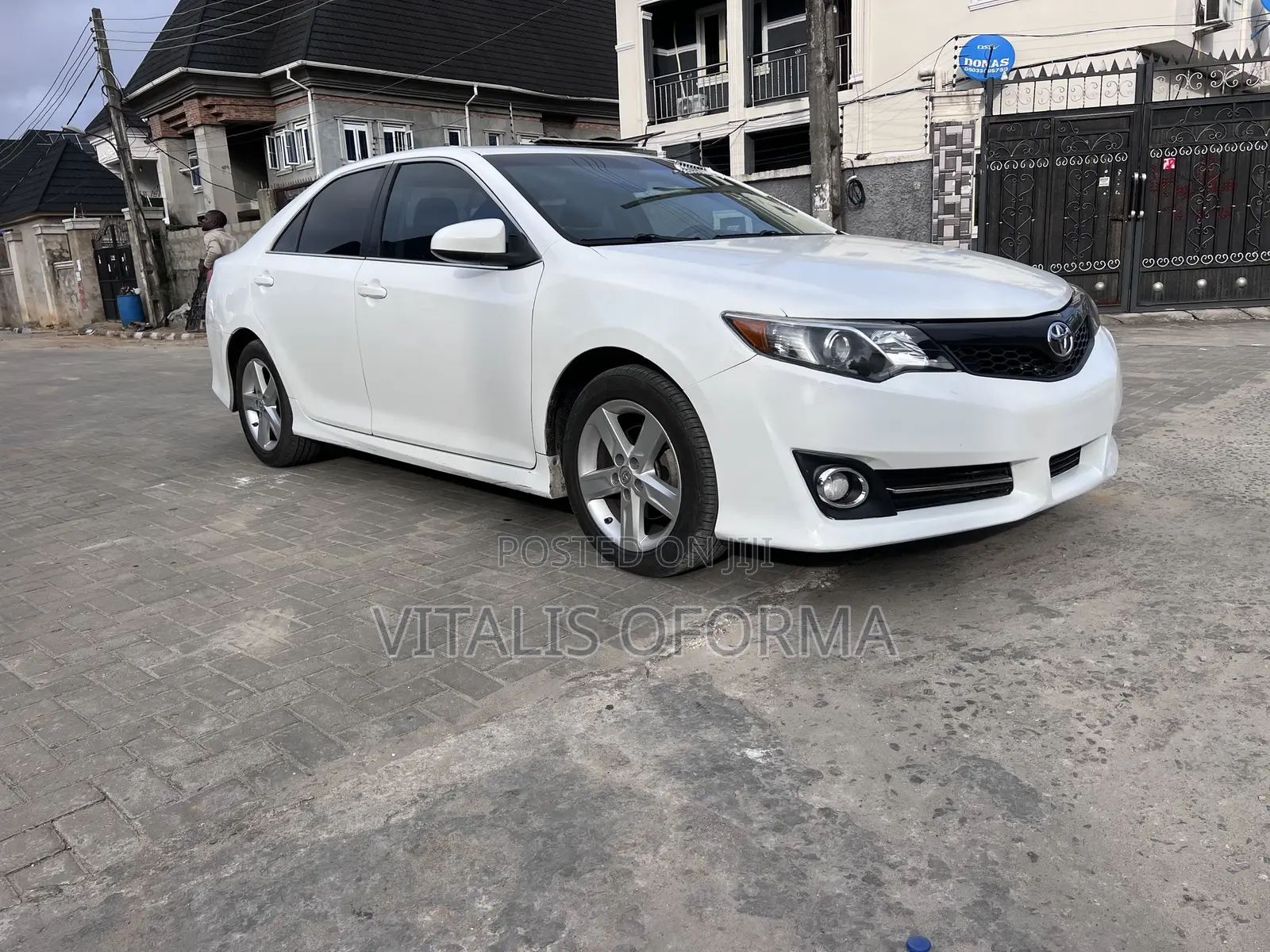 Toyota Camry SE 4dr Sedan (2.5L 4cyl 6A) 2012 White
