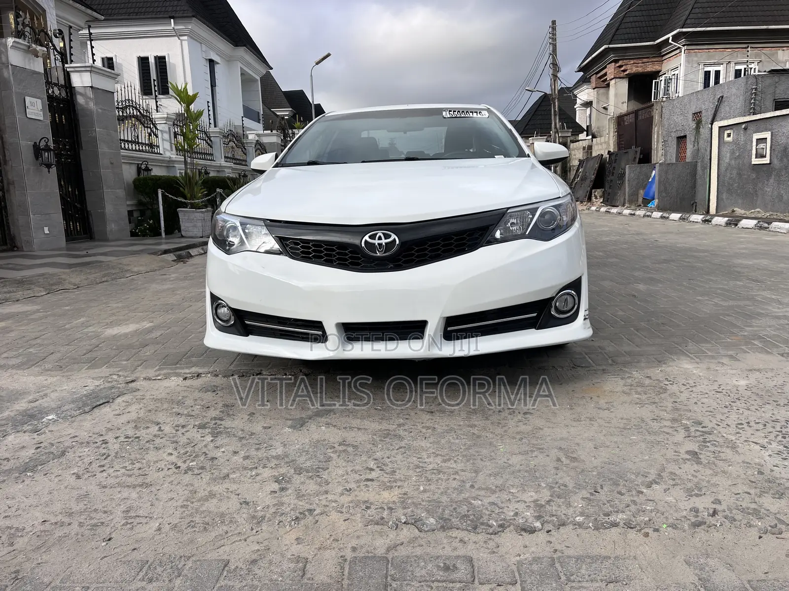 Toyota Camry SE 4dr Sedan (2.5L 4cyl 6A) 2012 White