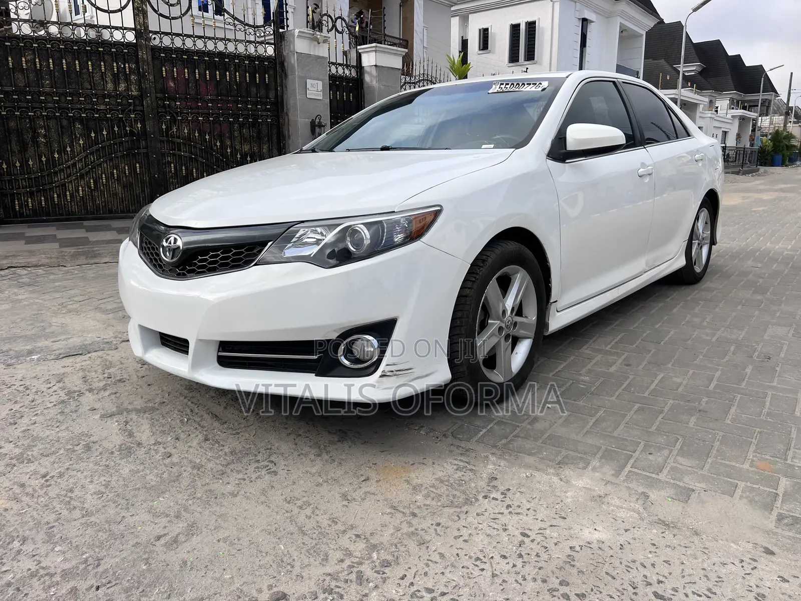 Toyota Camry SE 4dr Sedan (2.5L 4cyl 6A) 2012 White