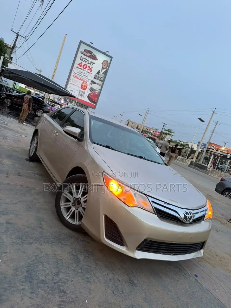 Toyota Camry LE 4dr Sedan (2.5L 4cyl 6A) 2012 Gold