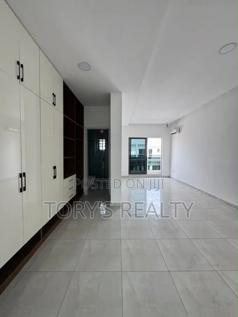 3bdrm Penthouse in Victoria Island Extension for sale