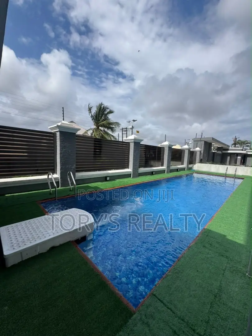 3bdrm Penthouse in Victoria Island Extension for sale