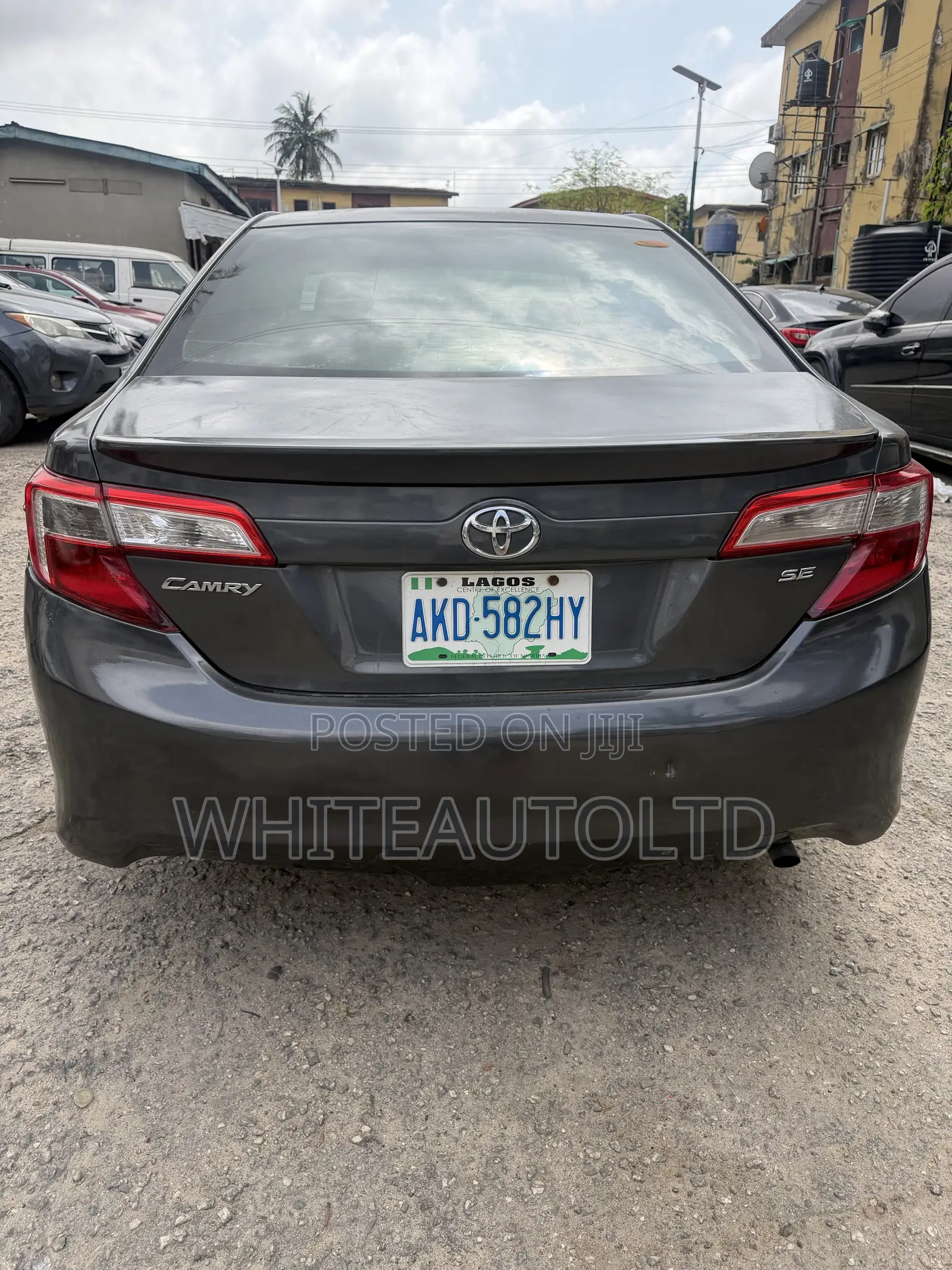 Toyota Camry SE 4dr Sedan (2.5L 4cyl 6A) 2012 Gray
