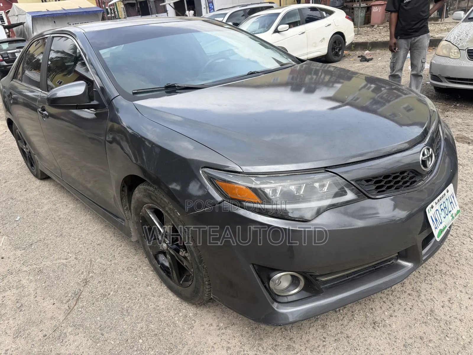 Toyota Camry SE 4dr Sedan (2.5L 4cyl 6A) 2012 Gray
