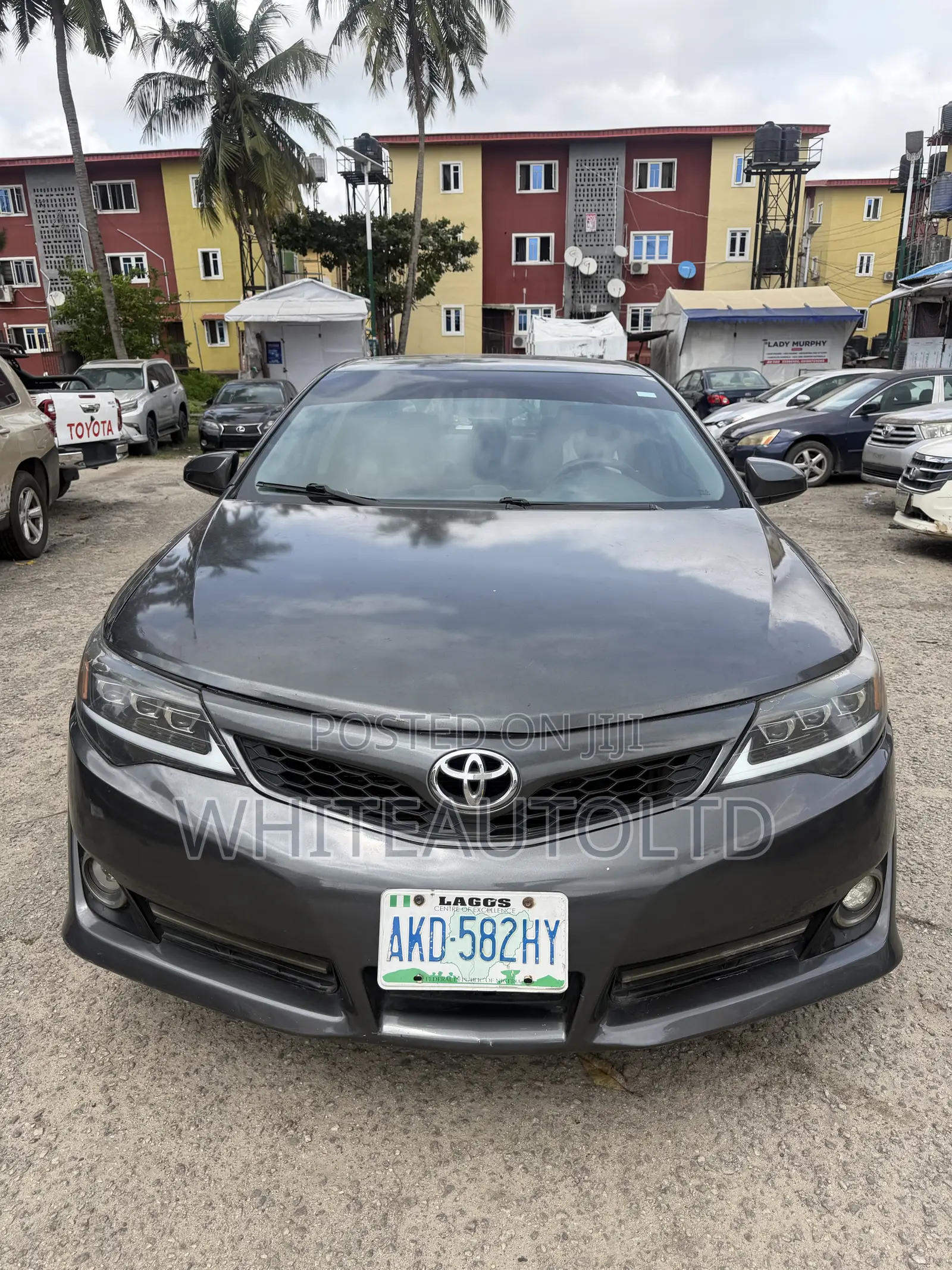 Toyota Camry SE 4dr Sedan (2.5L 4cyl 6A) 2012 Gray