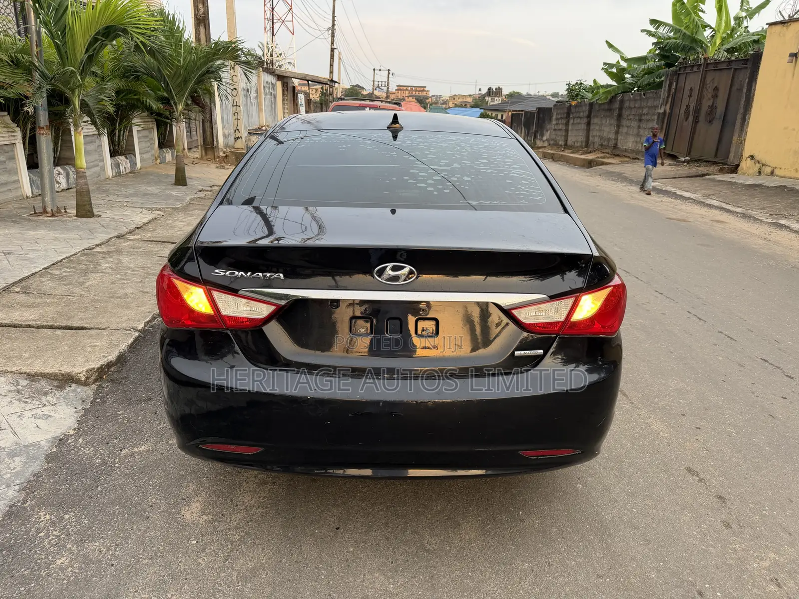Hyundai Sonata Limited 2.0T Sedan (2.0L 4cyl 6A) 2011 Black