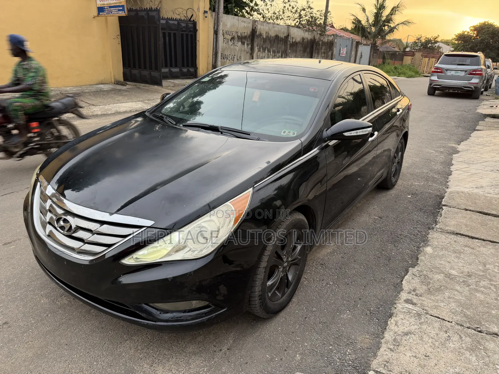 Hyundai Sonata Limited 2.0T Sedan (2.0L 4cyl 6A) 2011 Black