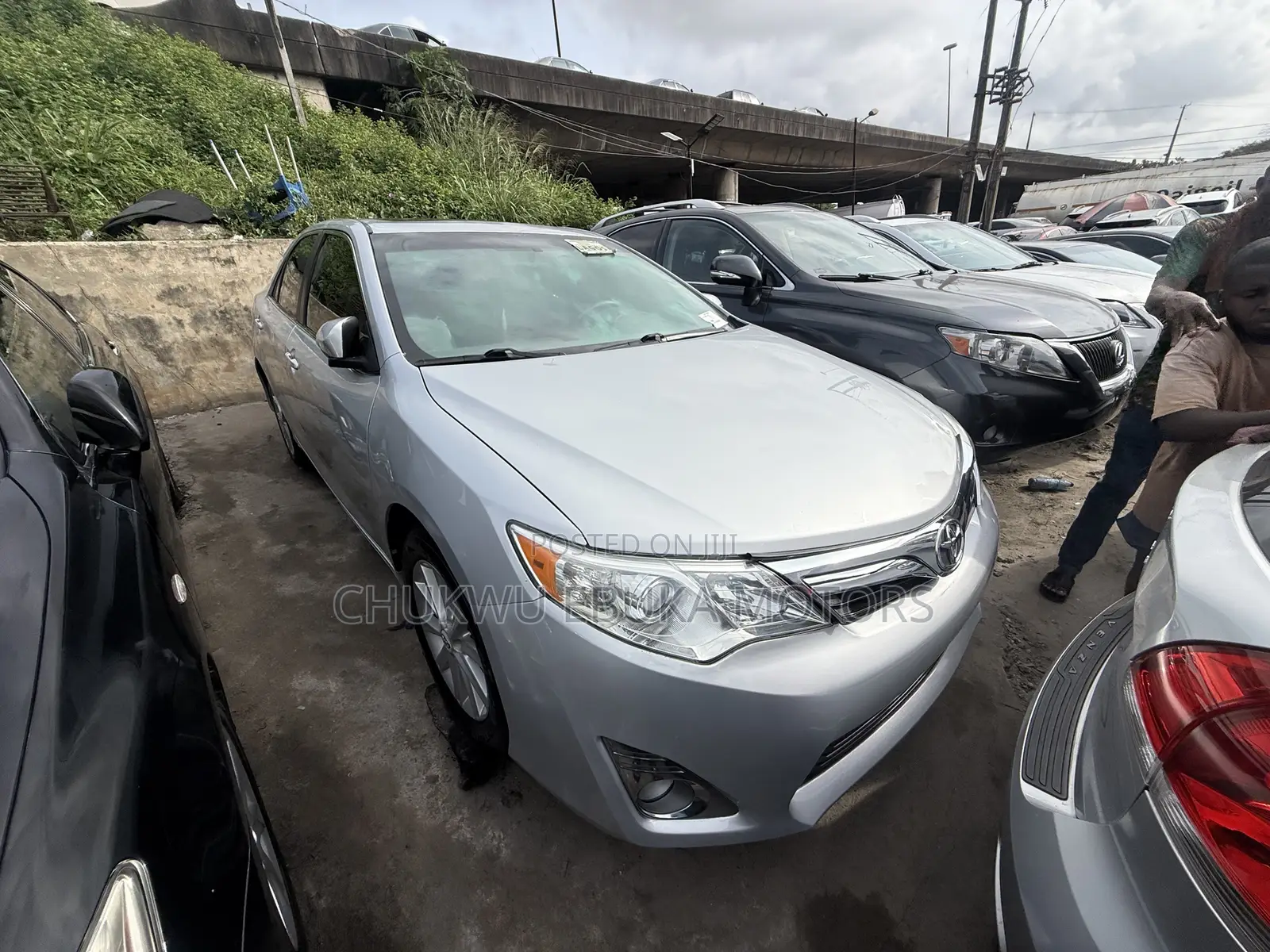 Toyota Camry XLE 4dr Sedan (2.5L 4cyl 6A) 2012 Silver