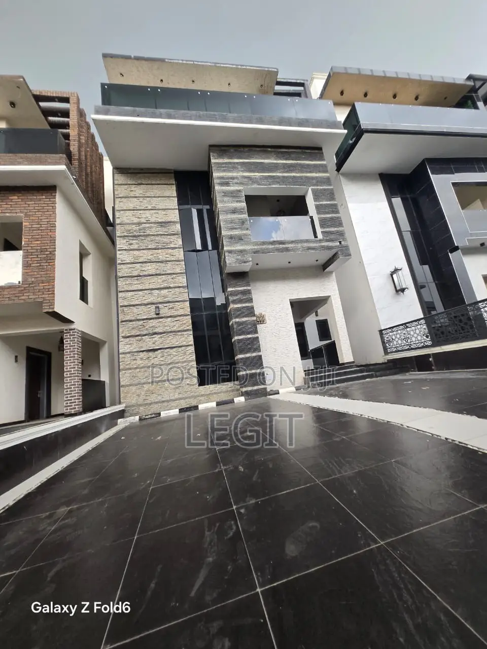 5bdrm Duplex in Durumi for sale