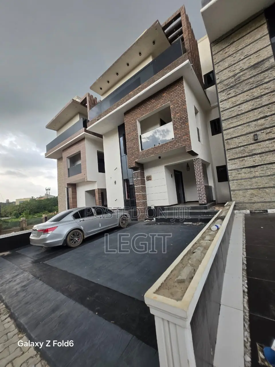 5bdrm Duplex in Durumi for sale