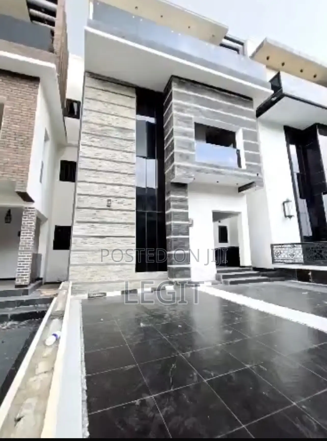 5bdrm Duplex in Durumi for sale