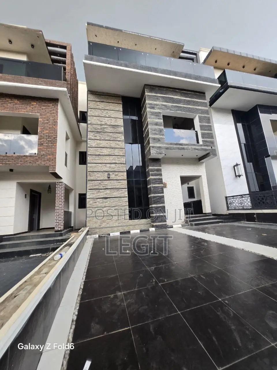 5bdrm Duplex in Durumi for sale