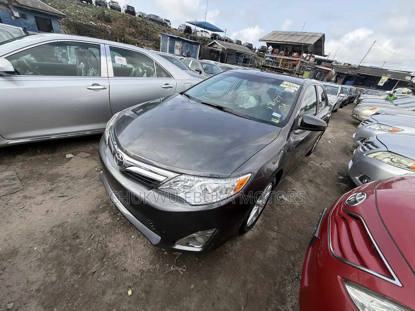 Toyota Camry XLE 4dr Sedan (2.5L 4cyl 6A) 2012 Gray