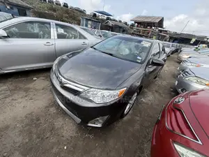 Toyota Camry XLE 4dr Sedan (2.5L 4cyl 6A) 2012 Gray