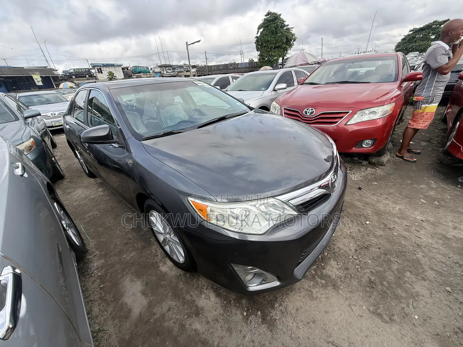 Toyota Camry XLE 4dr Sedan (2.5L 4cyl 6A) 2012 Gray
