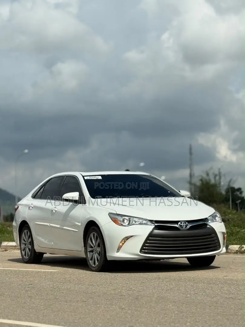 Toyota Camry XLE 4dr Sedan (2.5L 4cyl 6A) 2016 White