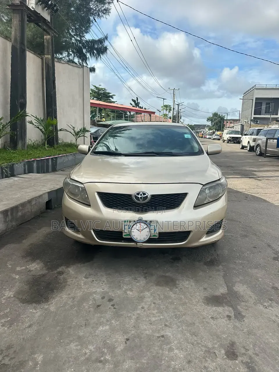 Toyota Corolla Base 4dr Sedan (1.8L 4cyl 5M) 2010 Gold