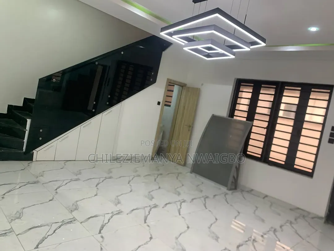 5bdrm Townhouse / Terrace in Ikate-Elegushi for rent