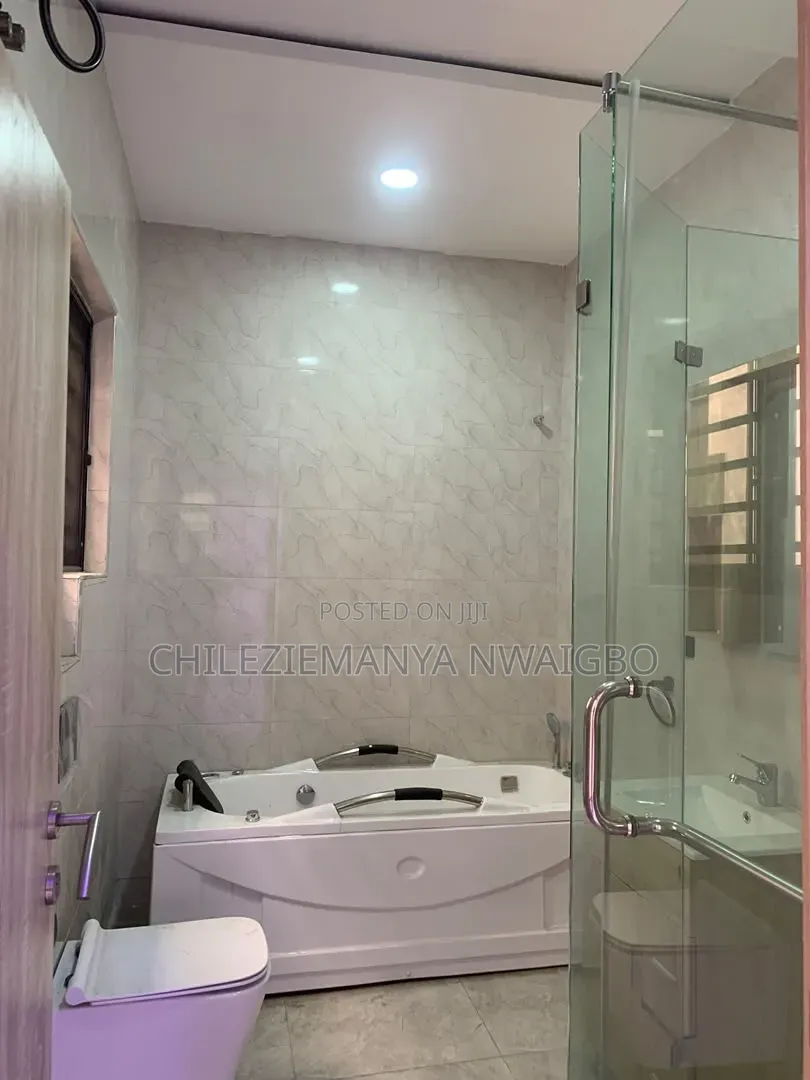 5bdrm Townhouse / Terrace in Ikate-Elegushi for rent