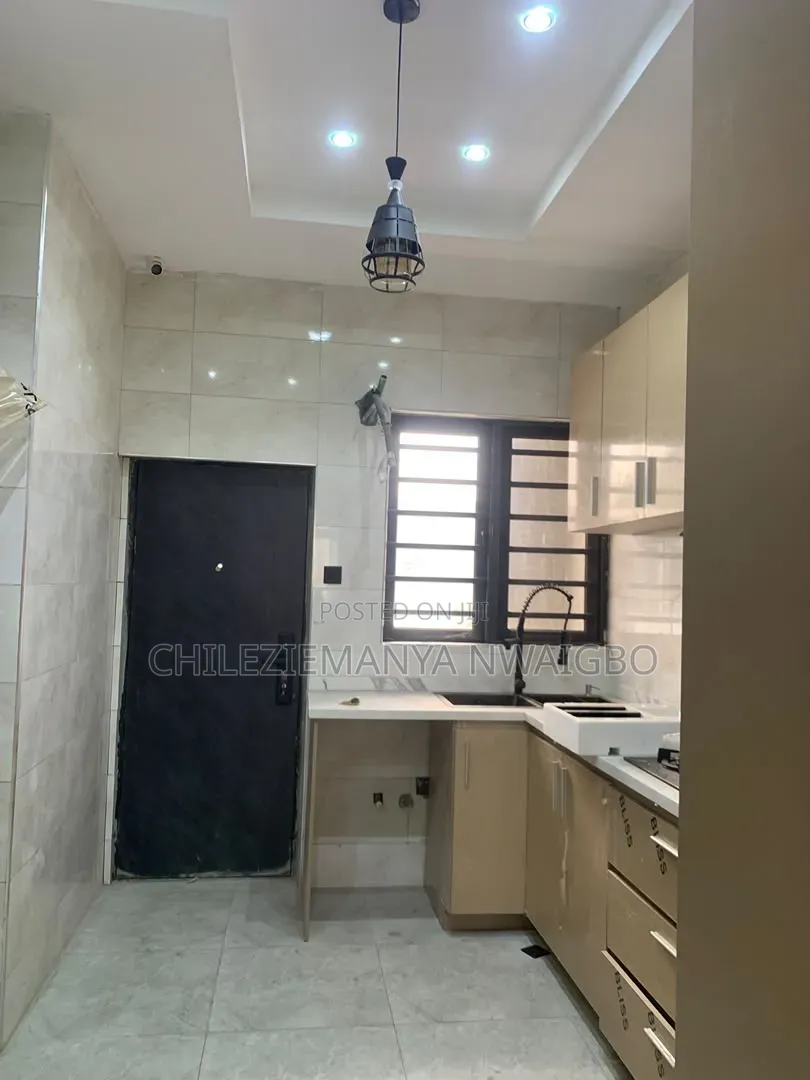 5bdrm Townhouse / Terrace in Ikate-Elegushi for rent