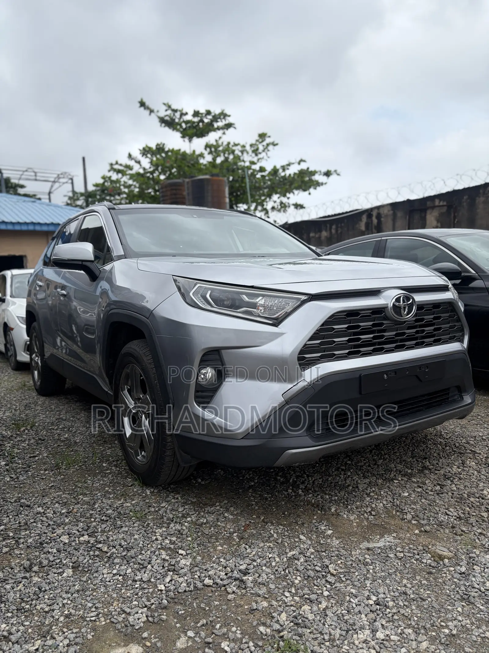 Toyota RAV4 Limited 2021 Gray