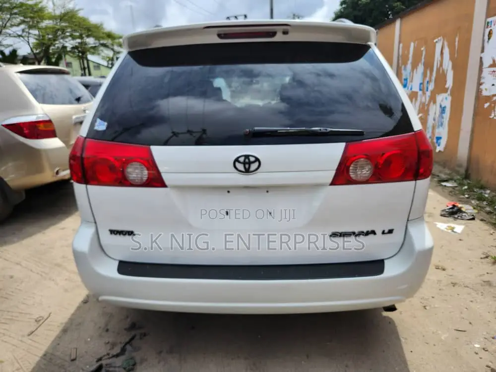 Toyota Sienna LE AWD 2006 White