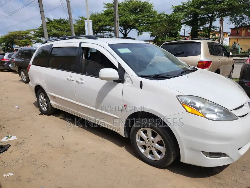 Toyota Sienna LE AWD 2006 White