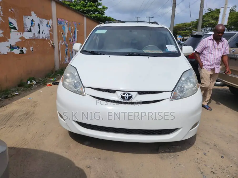 Toyota Sienna LE AWD 2006 White