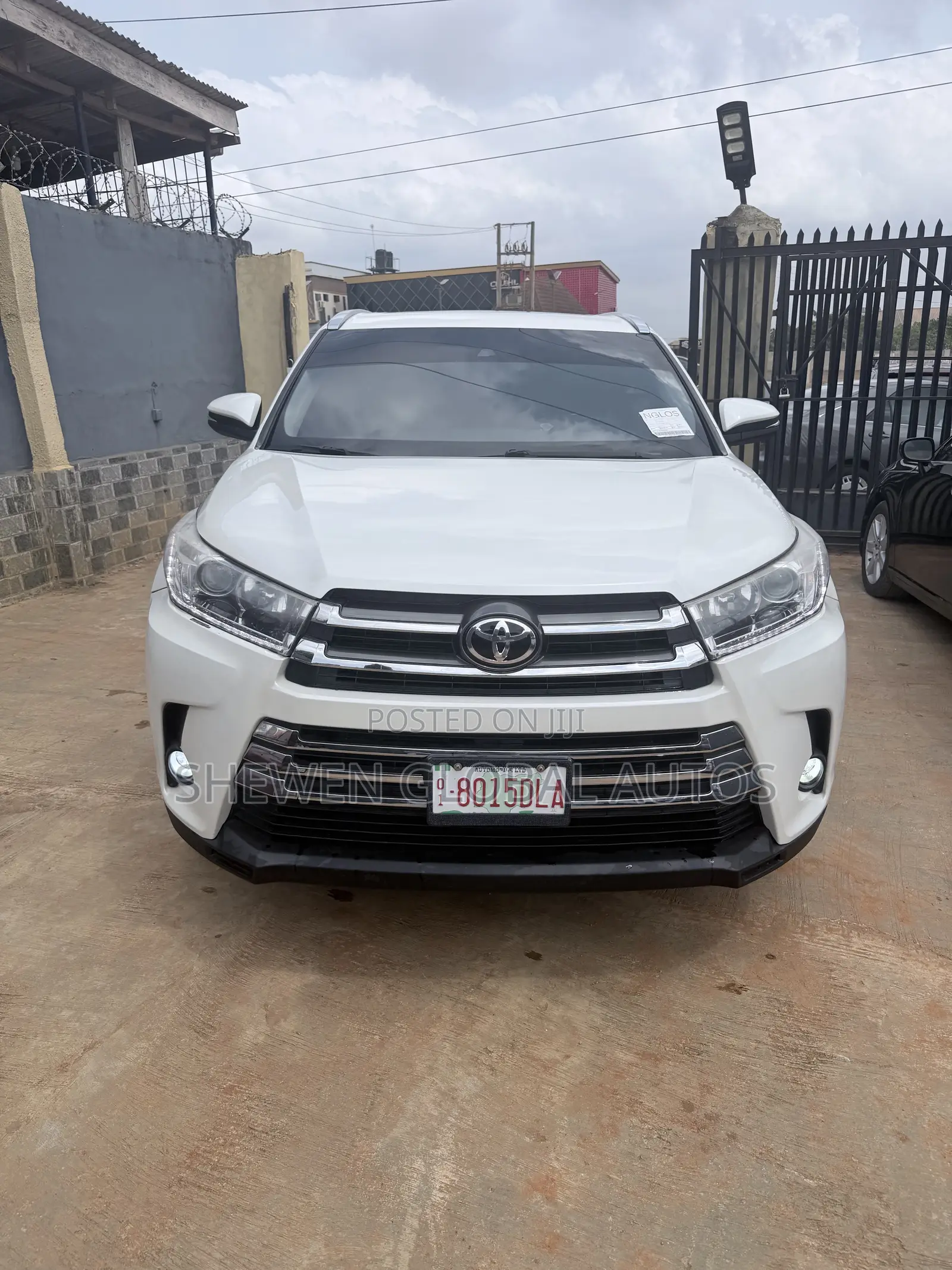 Toyota Highlander XLE 4x4 V6 (3.5L 6cyl 8A) 2018 White