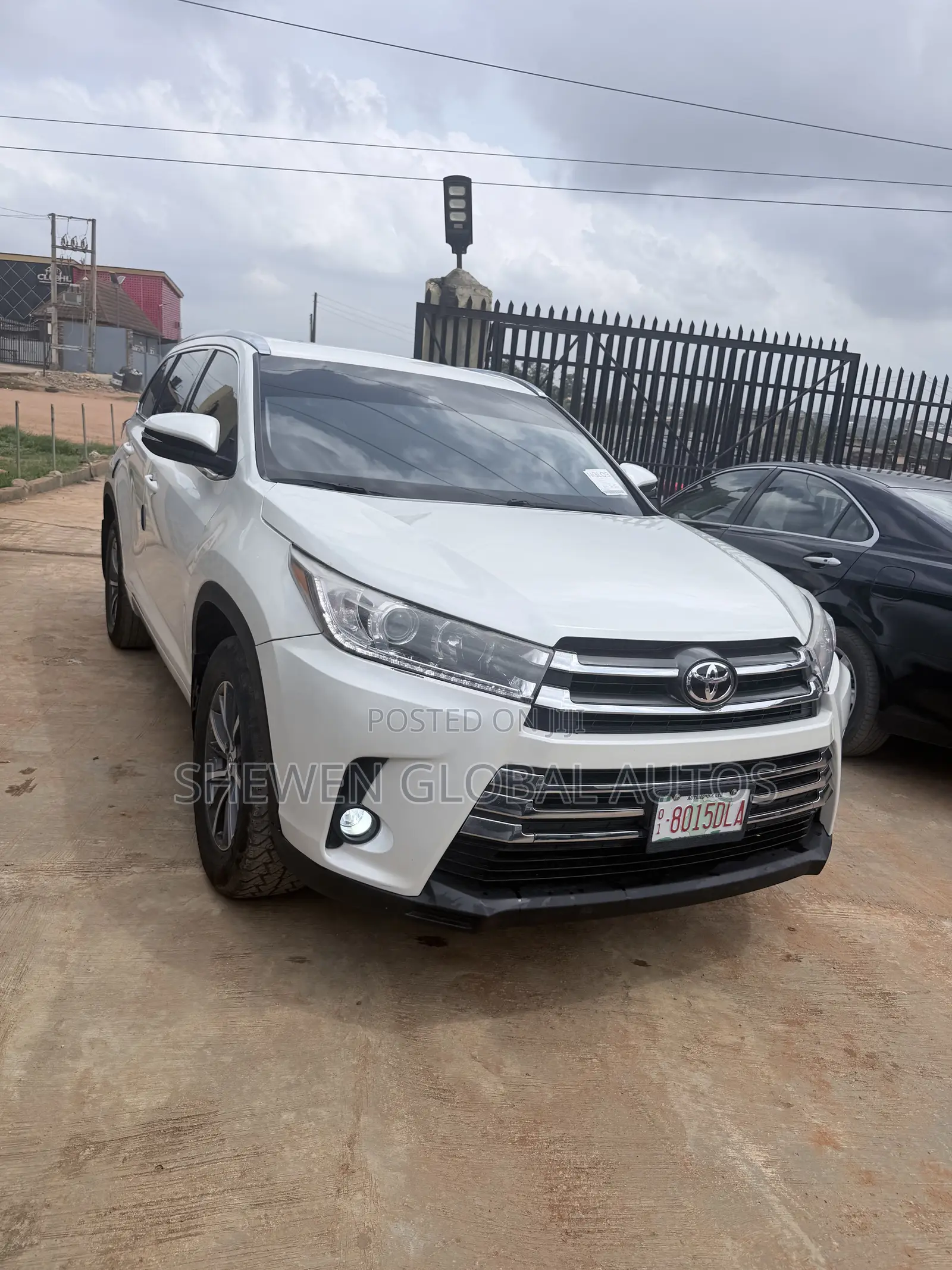 Toyota Highlander XLE 4x4 V6 (3.5L 6cyl 8A) 2018 White