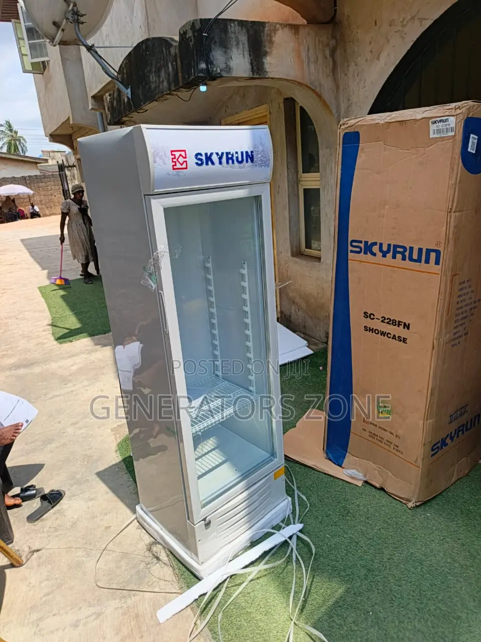 Skyrun 228L Drinks Display Refrigerator
