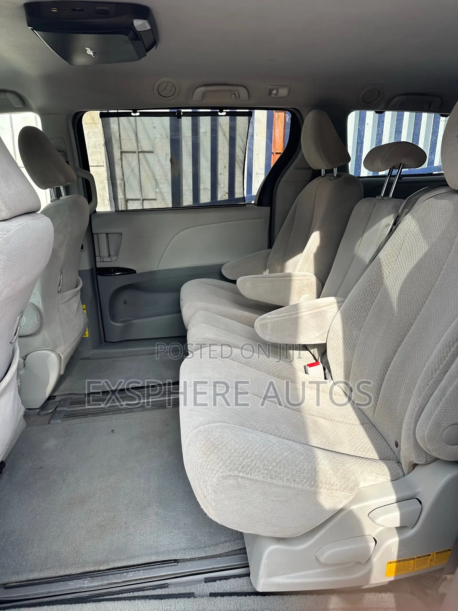 Toyota Sienna 2011 Red