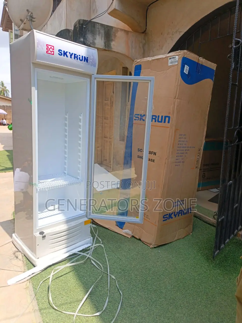 Skyrun Beverage Display Fridge for Businesses