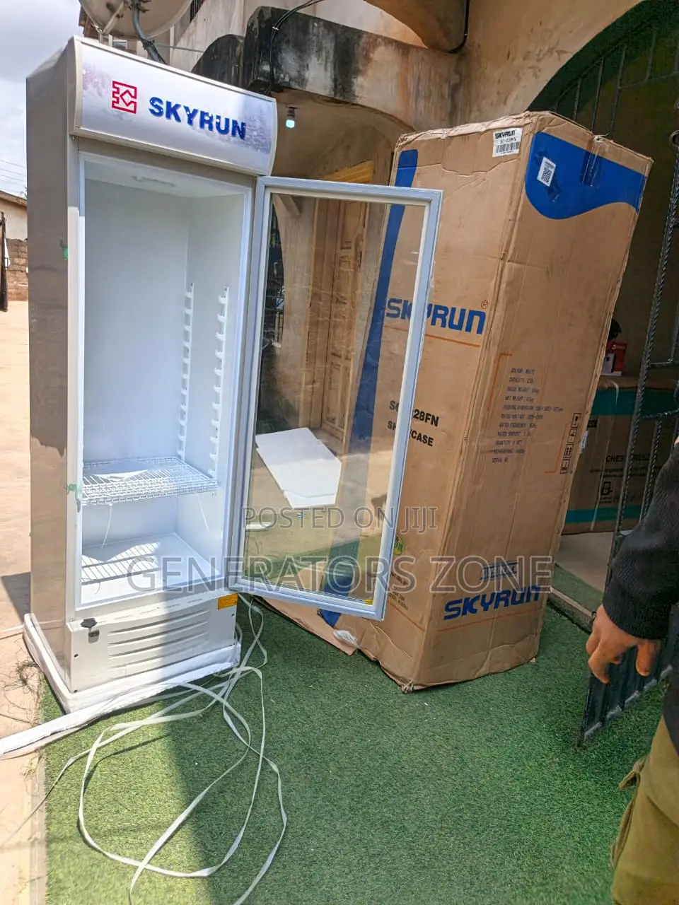 Skyrun Beverage Display Fridge for Businesses