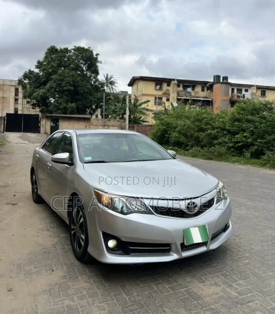 Toyota Camry 2012 Silver