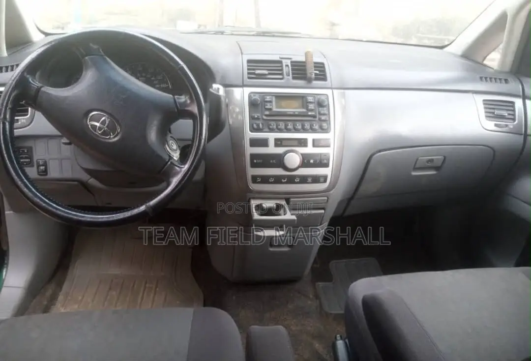 Toyota Corolla Verso 2004 Green